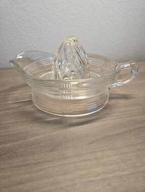 Glass Juicer Reamer Orange Grapefruit w/ Handle Spout Criss Cross Basket Weave